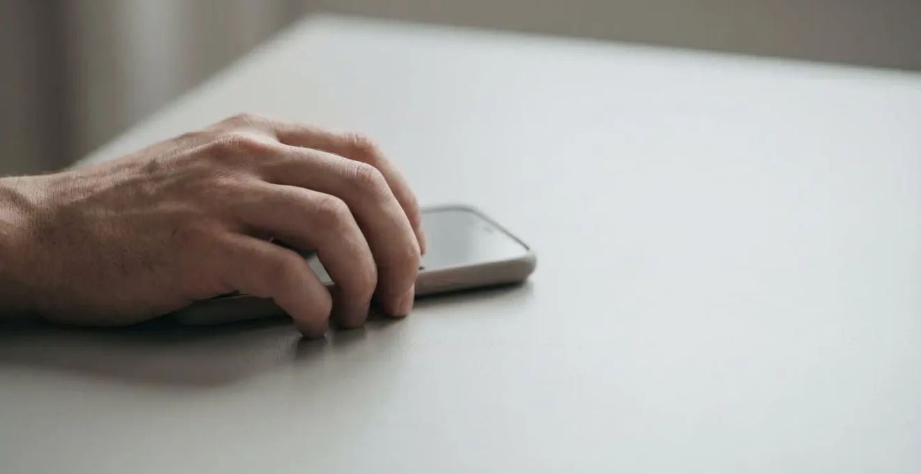 Représentation visuelle de la détection des signaux faibles de départ client par l'intelligence artificielle